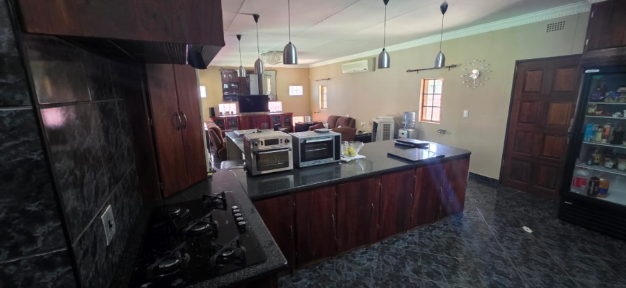 5 Bedroom Property for Sale in Wilkoppies North West